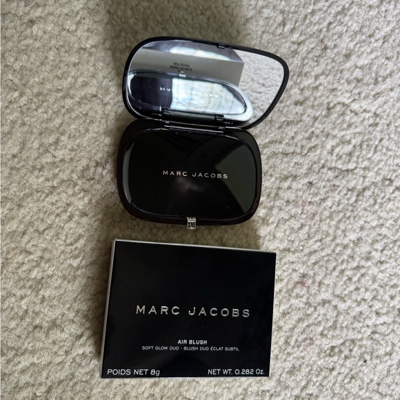 Marc Jacobs Pink Blush Compact Vibrant Buildable Finish - Picture 3 of 6